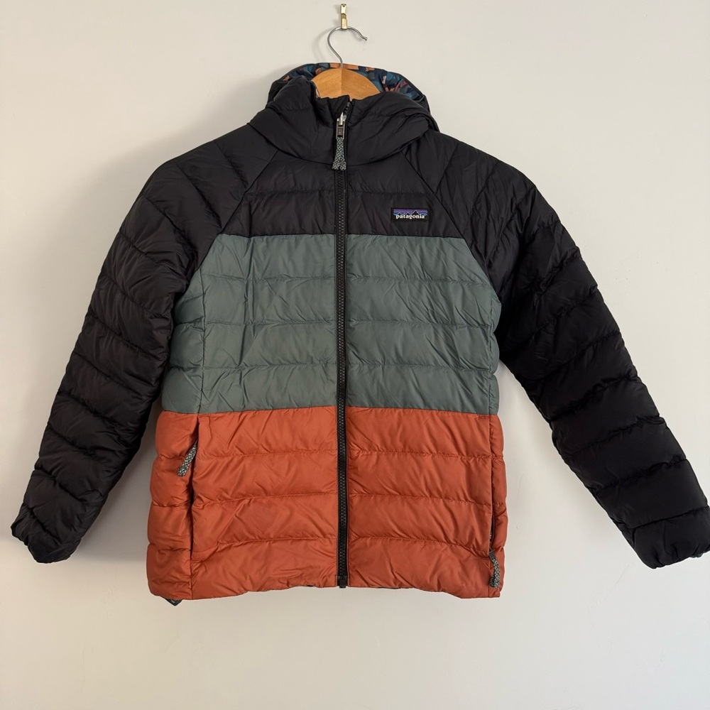 Patagonia Kid's Reversible Down Sweater Hoody in Fitz Roy Patchwork
